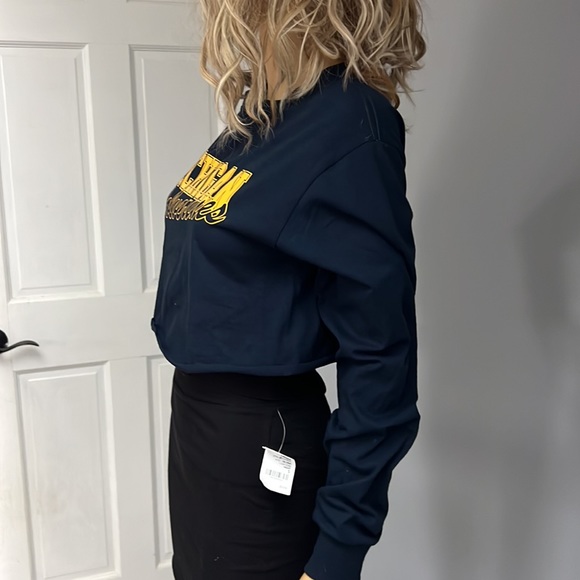 Long Sleeve Crop Top - Picture 4 of 7